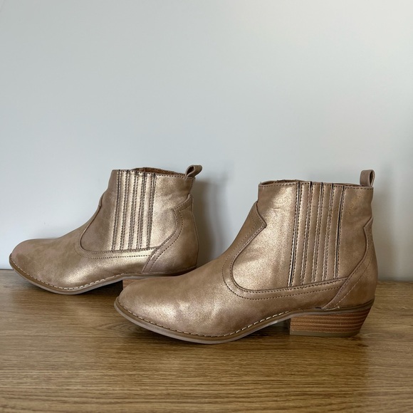 Universal Thread 7.5 Gold Booties - Picture 6 of 11